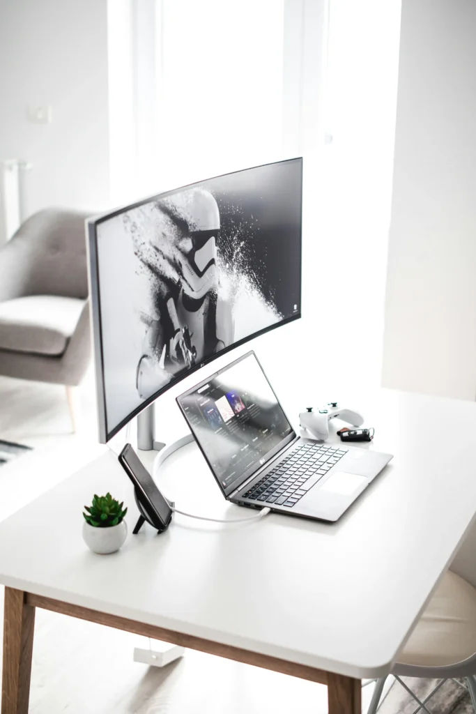 Minimalist Desk Setup for Small Spaces: Maximize Every Inch