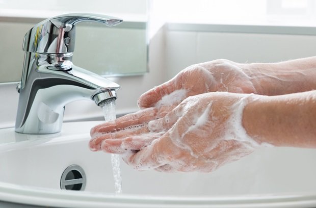 Stop! Best Way to Clean Your Computer Screen Without Damaging It